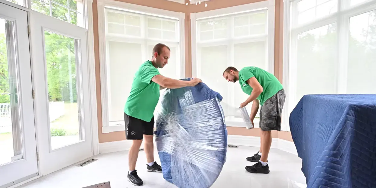 Careful loading and furniture protection in action